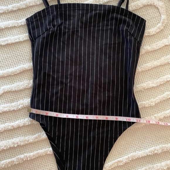 ✨SALE✨Striped Bodysuit - Picture 2 of 6